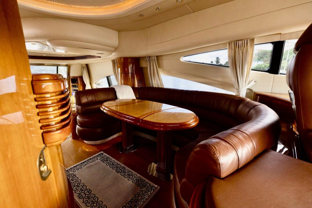 Azimut 68 - 02